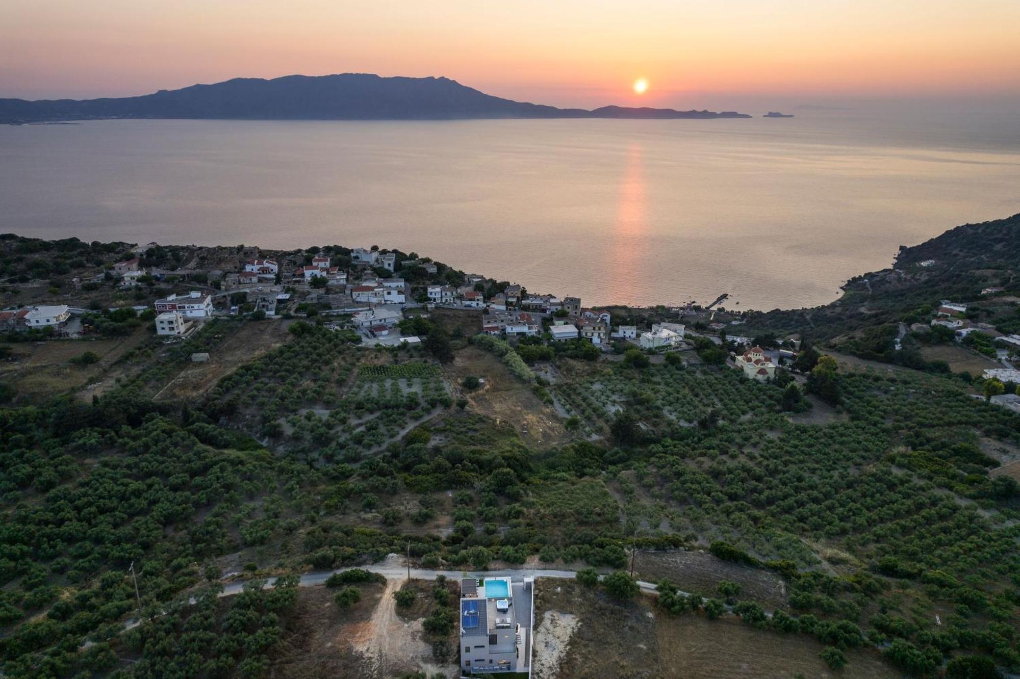 Villa Ekphrasis With Sea View And Jacuzzi Ravdhoúkha Buitenkant foto